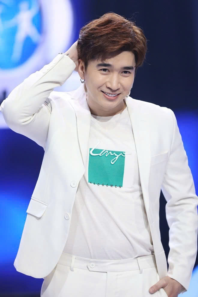 Chi Dân từng sở hữu lượng người hâm mộ lớn, thường xuyên xuất hiện trong các chương trình âm nhạc và có nhiều sản phẩm đạt lượt nghe cao trên các nền tảng trực tuyến. Ảnh: FBNV