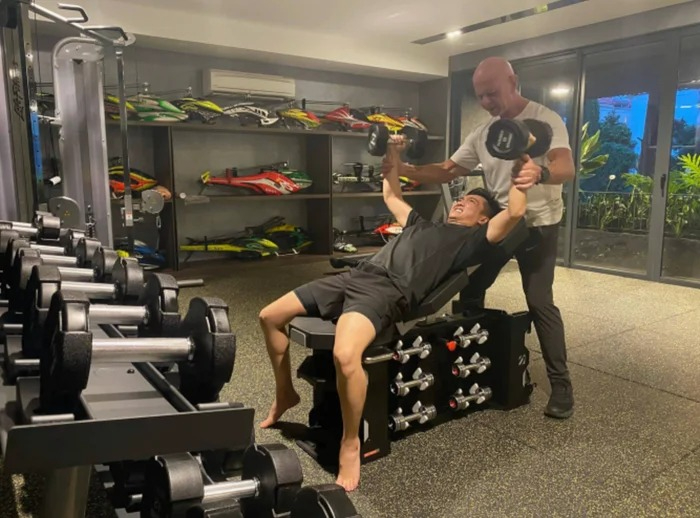 Căn nhà chứa 6 siêu xe của Cường Đô La - Đàm Thu Trang