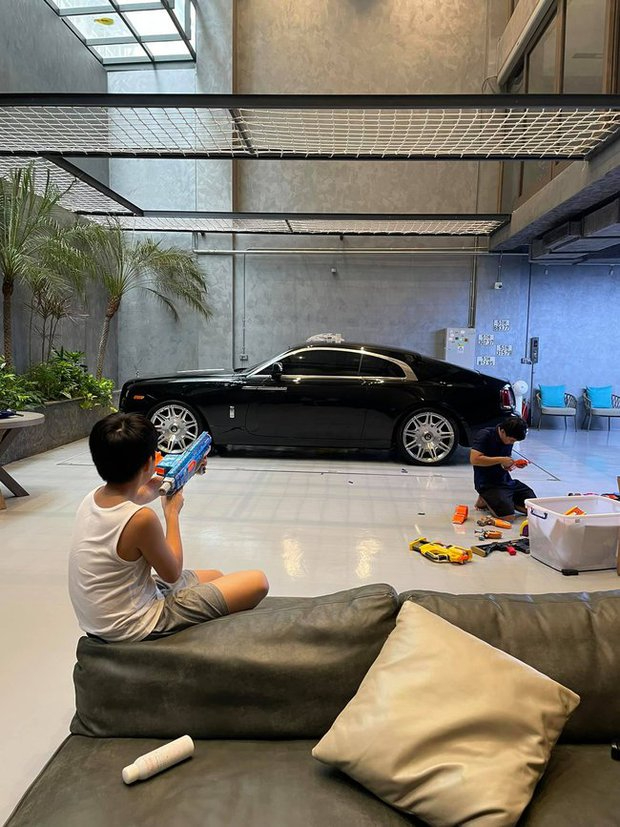 Căn nhà chứa 6 siêu xe của Cường Đô La - Đàm Thu Trang