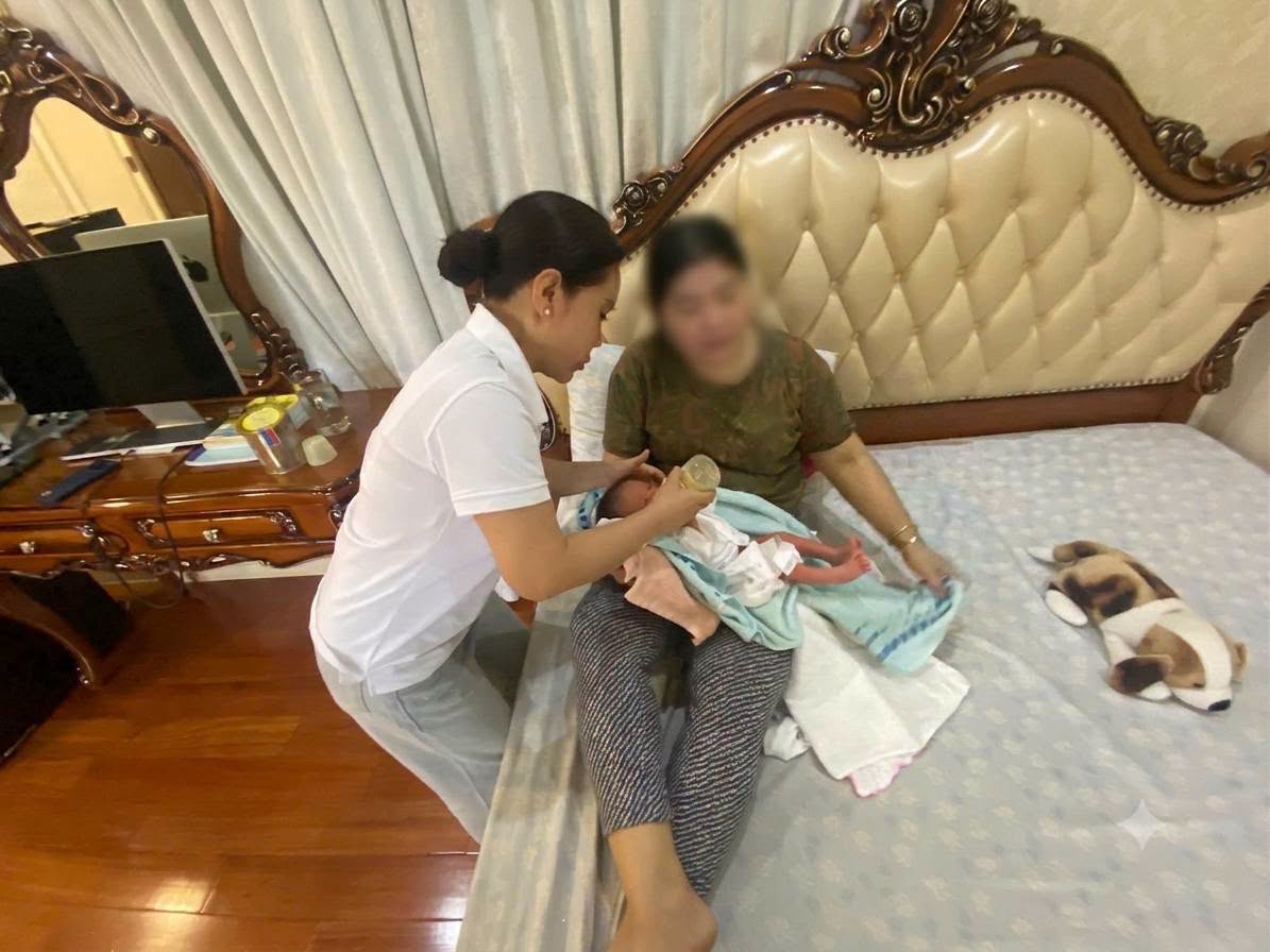 Bé trai hiện đang được người dân chăm sóc (Ảnh: UBND phường Dĩ An).