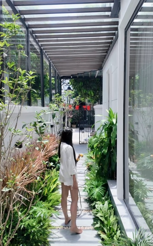 Căn nhà 4 tầng, 2 mặt tiền của Doãn Hải My - Đoàn Văn Hậu