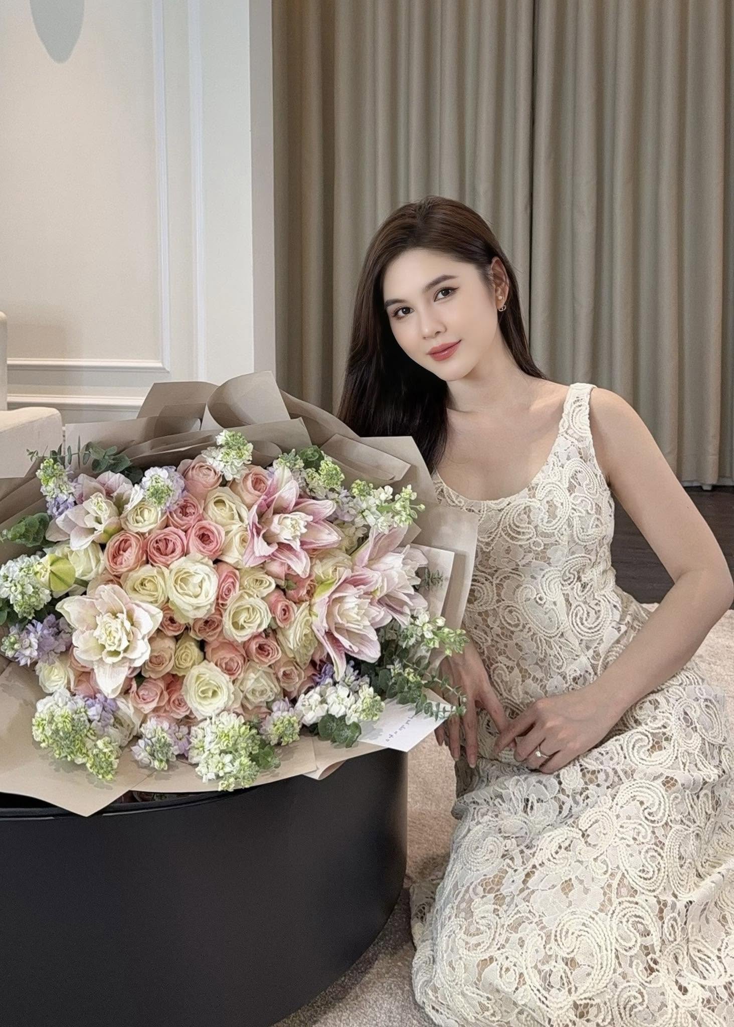 Thu Hoài vẫn giữ được sắc vóc trẻ trung, xinh đẹp