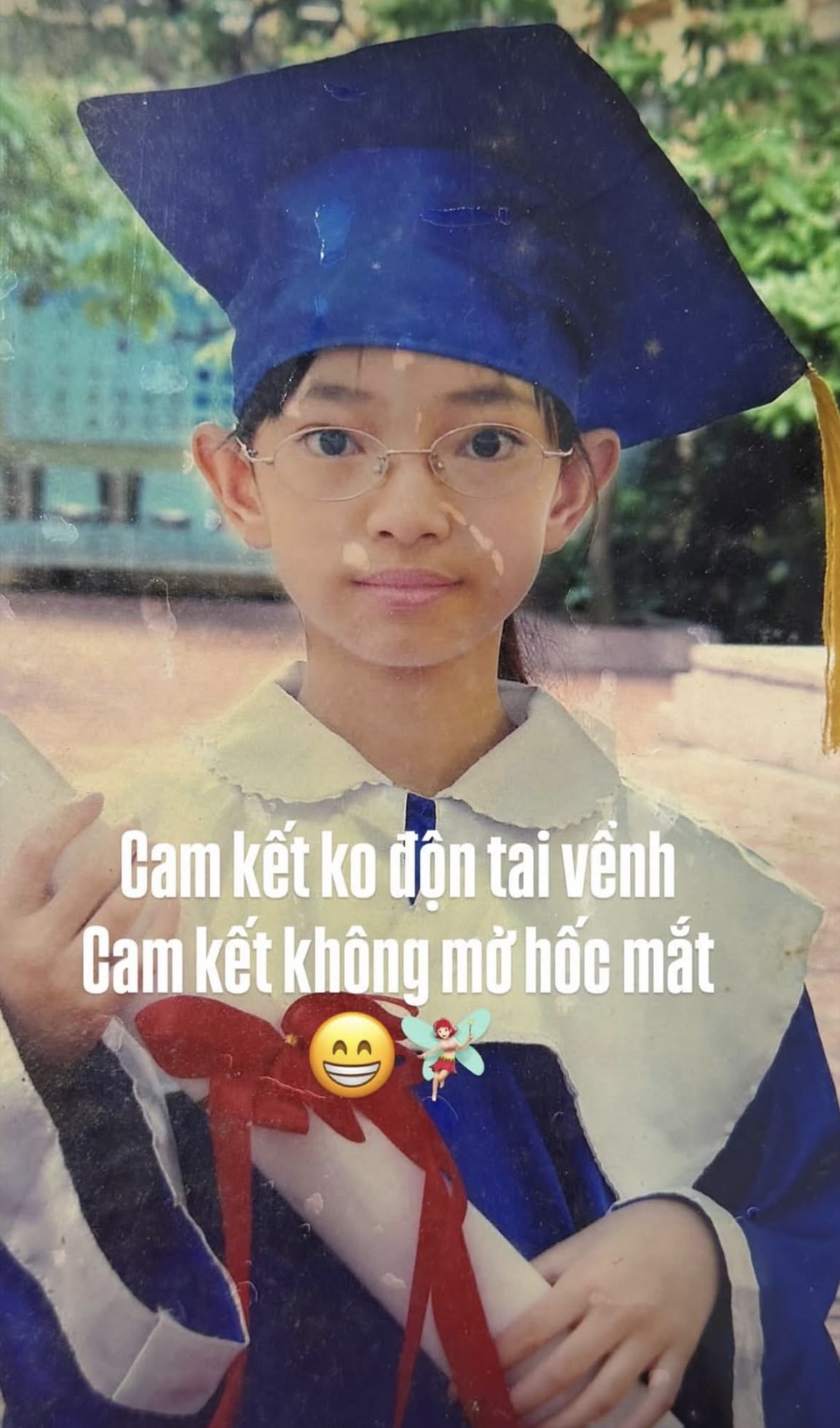 Ảnh thời tiểu học của Châu Bùi nổi bật với đôi mắt to và tai siêu vểnh.