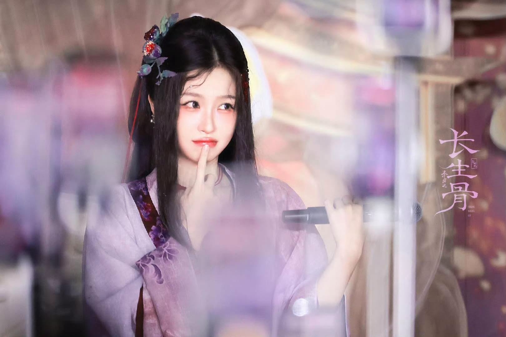 Trên phim, Ngu Thư Hân gắn liền với hình tượng ngọt ngào, dễ thương.