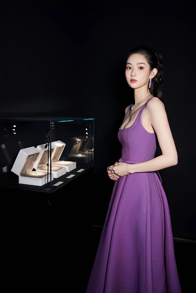 Đây mới là mỹ nhân được chấm cho vai nữ chính Đầu Xuân Tươi Sáng: Mặt đẹp hơn búp bê, dáng chuẩn 100% nguyên tác
