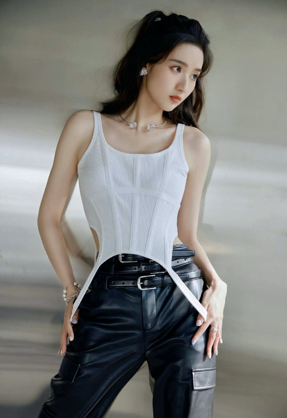 Đây mới là mỹ nhân được chấm cho vai nữ chính Đầu Xuân Tươi Sáng: Mặt đẹp hơn búp bê, dáng chuẩn 100% nguyên tác