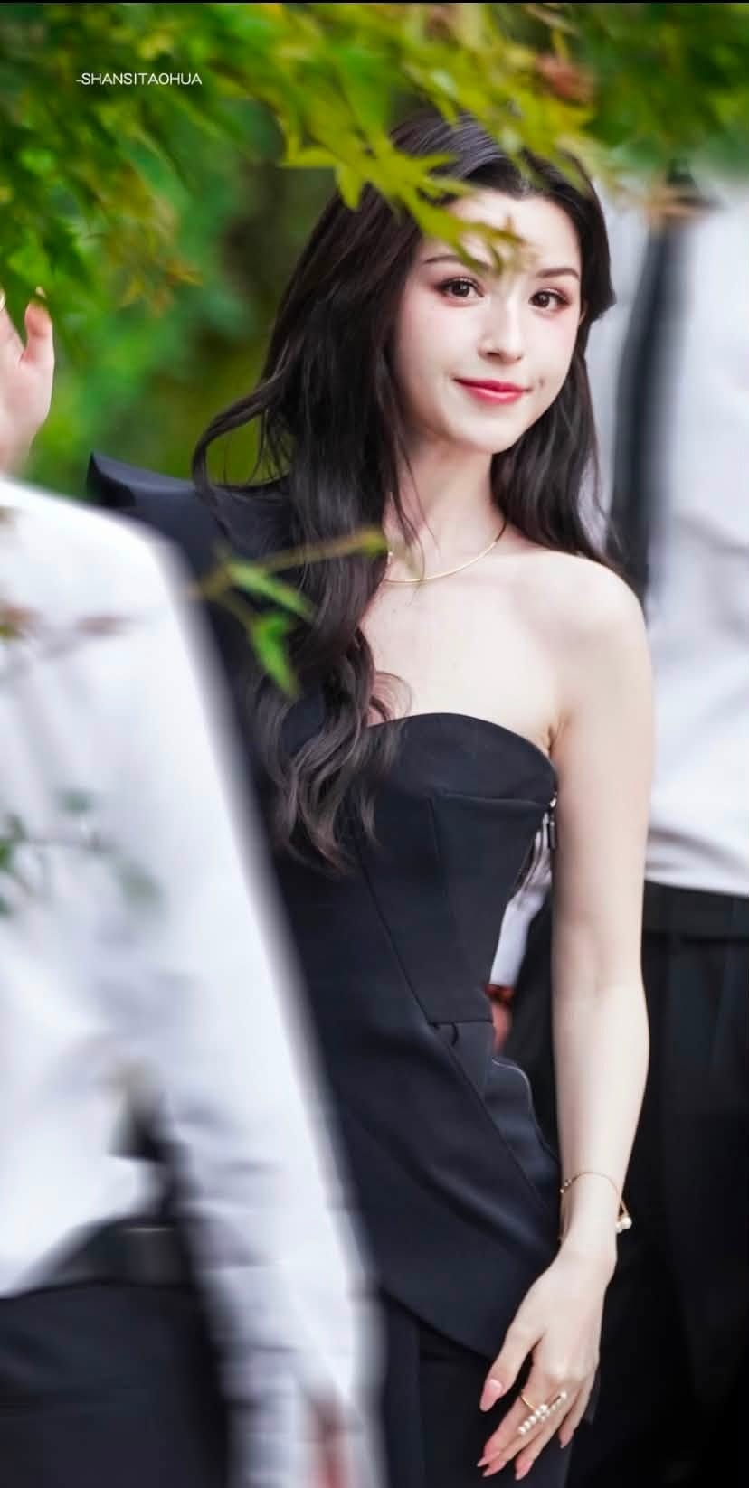 Hình ảnh mới nhất của Cáp Ni Khắc Tư.