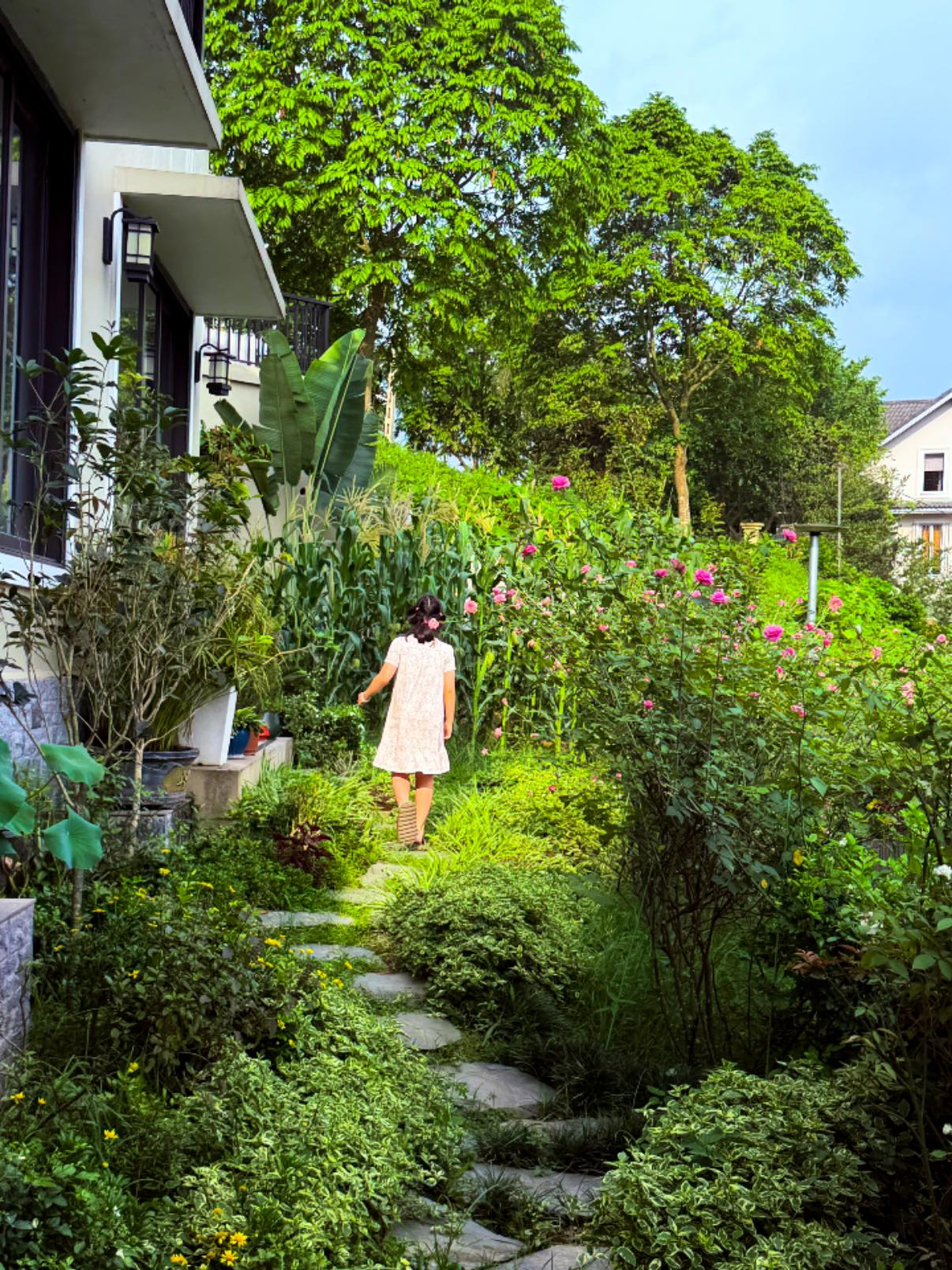Không gian sân vườn cực thơ mộng trong căn nhà ở ngoại ô của gia đình MC Diễm Quỳnh