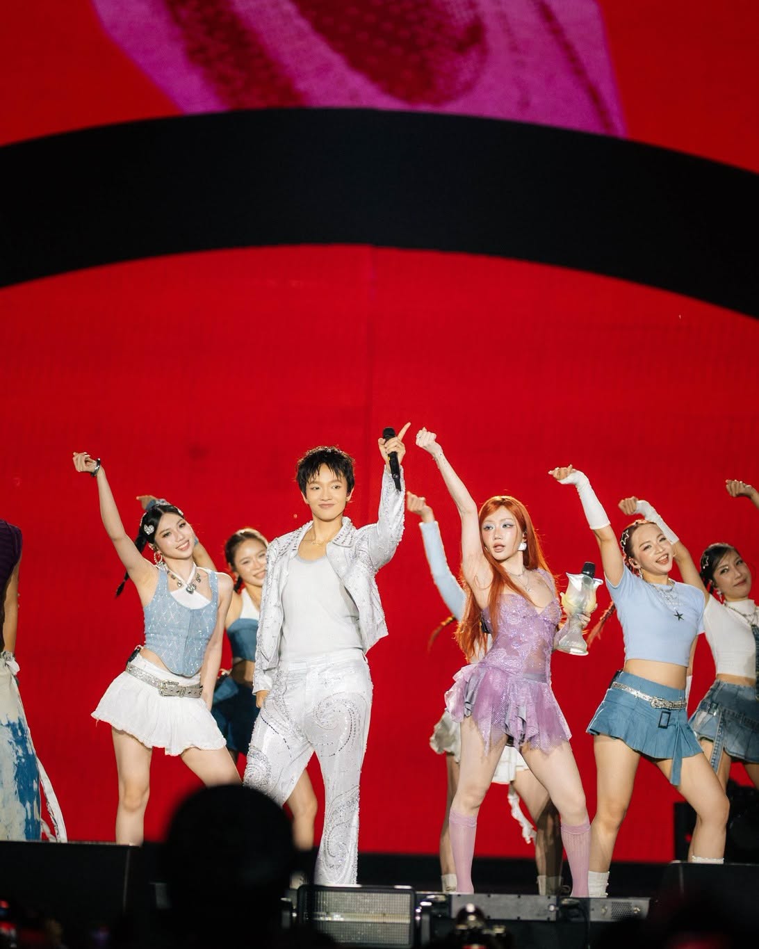 và Orange là khách mời trong concert