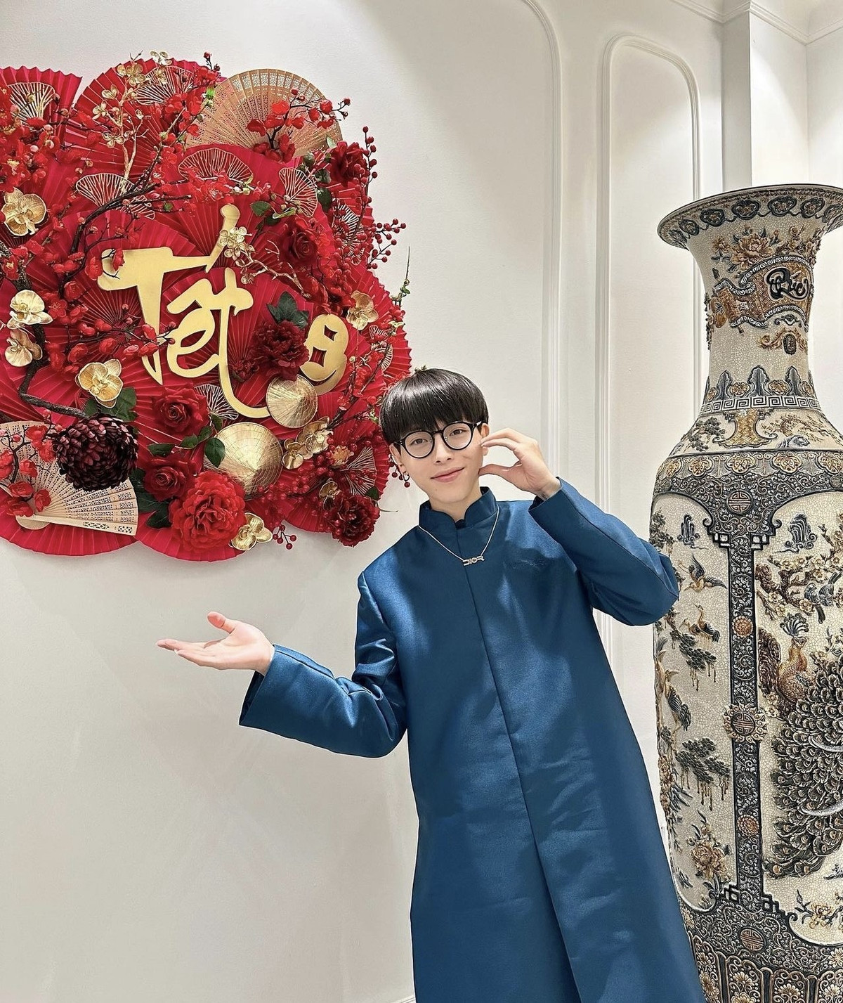 Căn hộ được thiết kế theo phong cách tân cổ điển, với gam màu trắng làm chủ đạo. Ảnh: FBNV