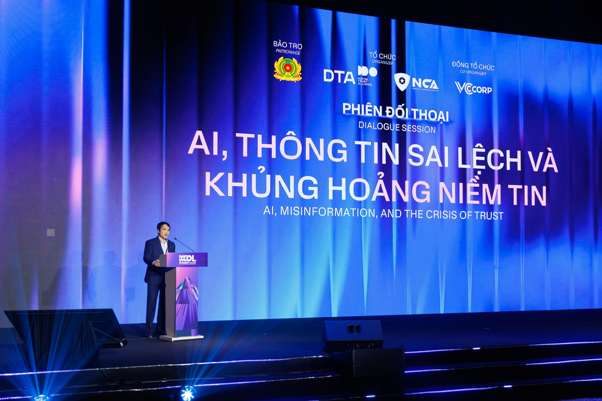 Ông Dương đã chỉ ra 3 yếu tố là cơ sở để nhận định niềm tin đang đứng trước một cuộc khủng hoảng (Ảnh: Viết Thanh)