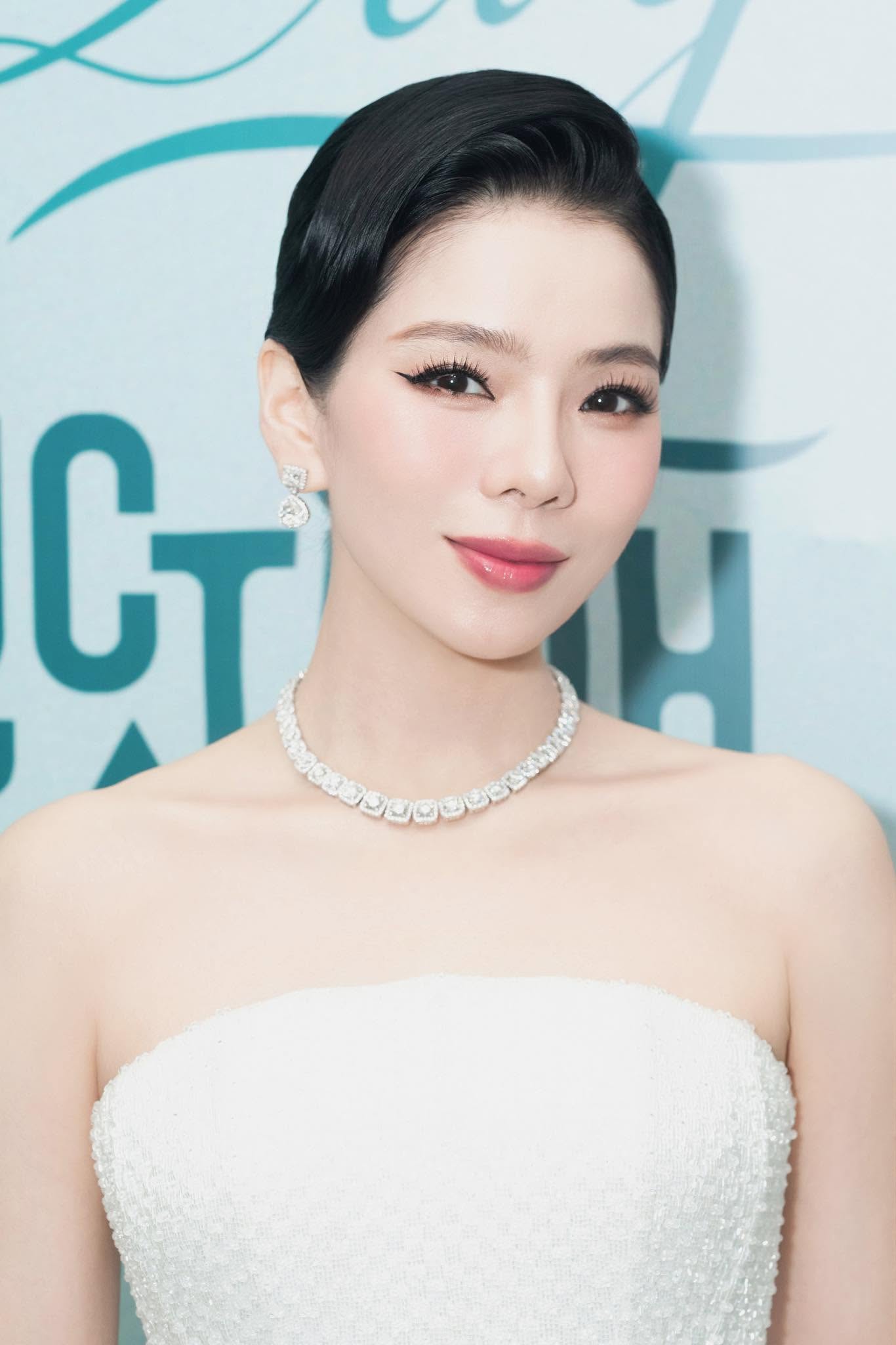 ó thể thấy, chính giọng hát đặc trưng đã giúp cô tạo được chỗ đứng riêngvà duy trì sức hút và vị trí của mình trong làng nhạc sau nhiều năm hoạt động