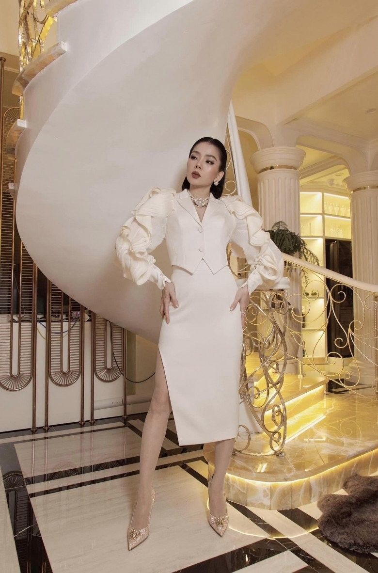 Ca sĩ Việt hát một show thu nửa tỷ: Chỉ nhờ giọng hát mà giàu kếch xù, 2 căn biệt thự gây choáng ở TP.HCM lẫn Hà Nội