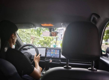 Hiện tại, Minh Hiếu đang làm thêm công việc lái xe taxi