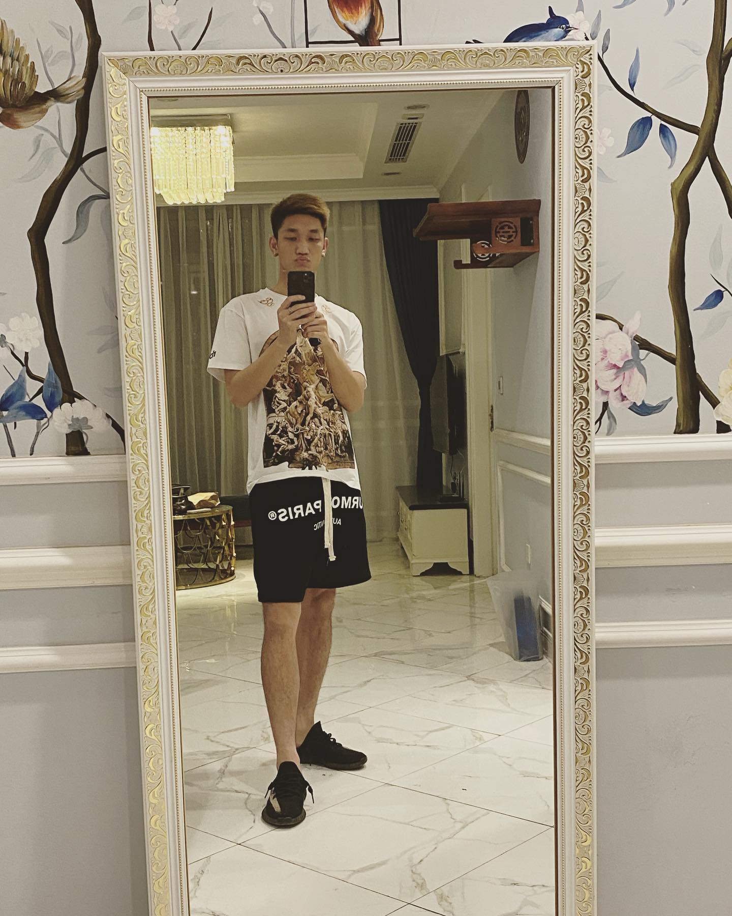 Anh chàng diện đồ hiệu