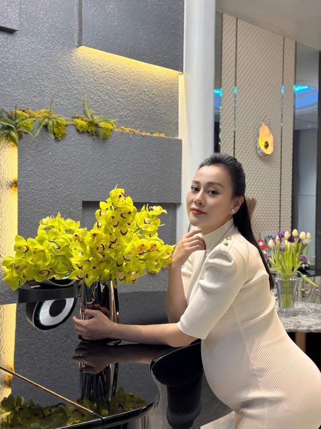 Phòng khách nhà Phương Oanh