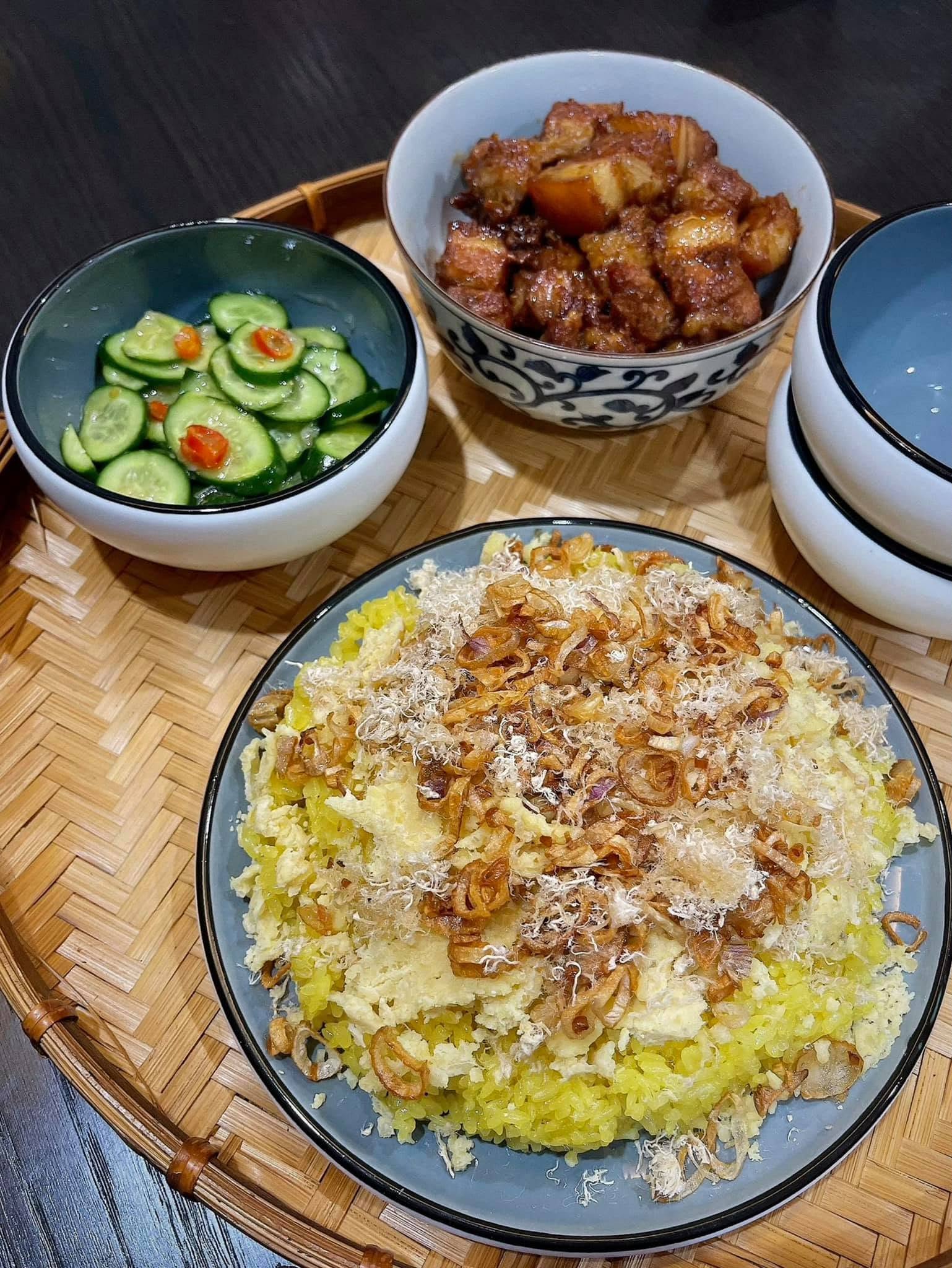 Món xôi cũng không làm khó cô.