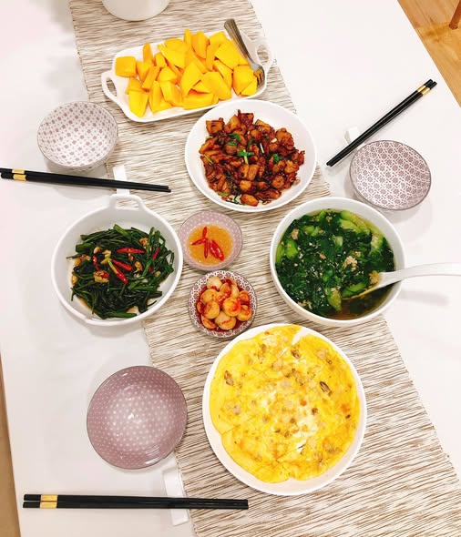 Cơm nhà MC Thu Hoài và chồng Phó chủ tịch