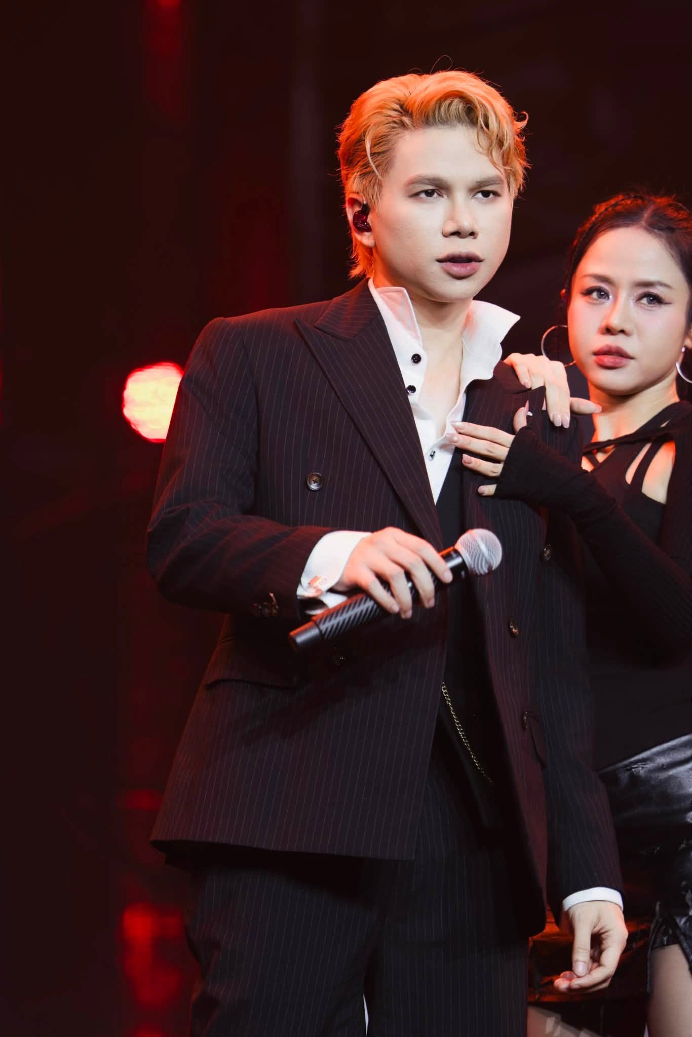 Khi chương trình bước vào những vòng cuối, giọng hát, khả năng sáng tác và kinh nghiệm sân khấu là những yếu tố có thể giúp Hoàng Tôn bứt phá về thứ hạng, đồng thời cũng là lý do anh liên tục được khán giả gọi tên trong cuộc đua Quán quân