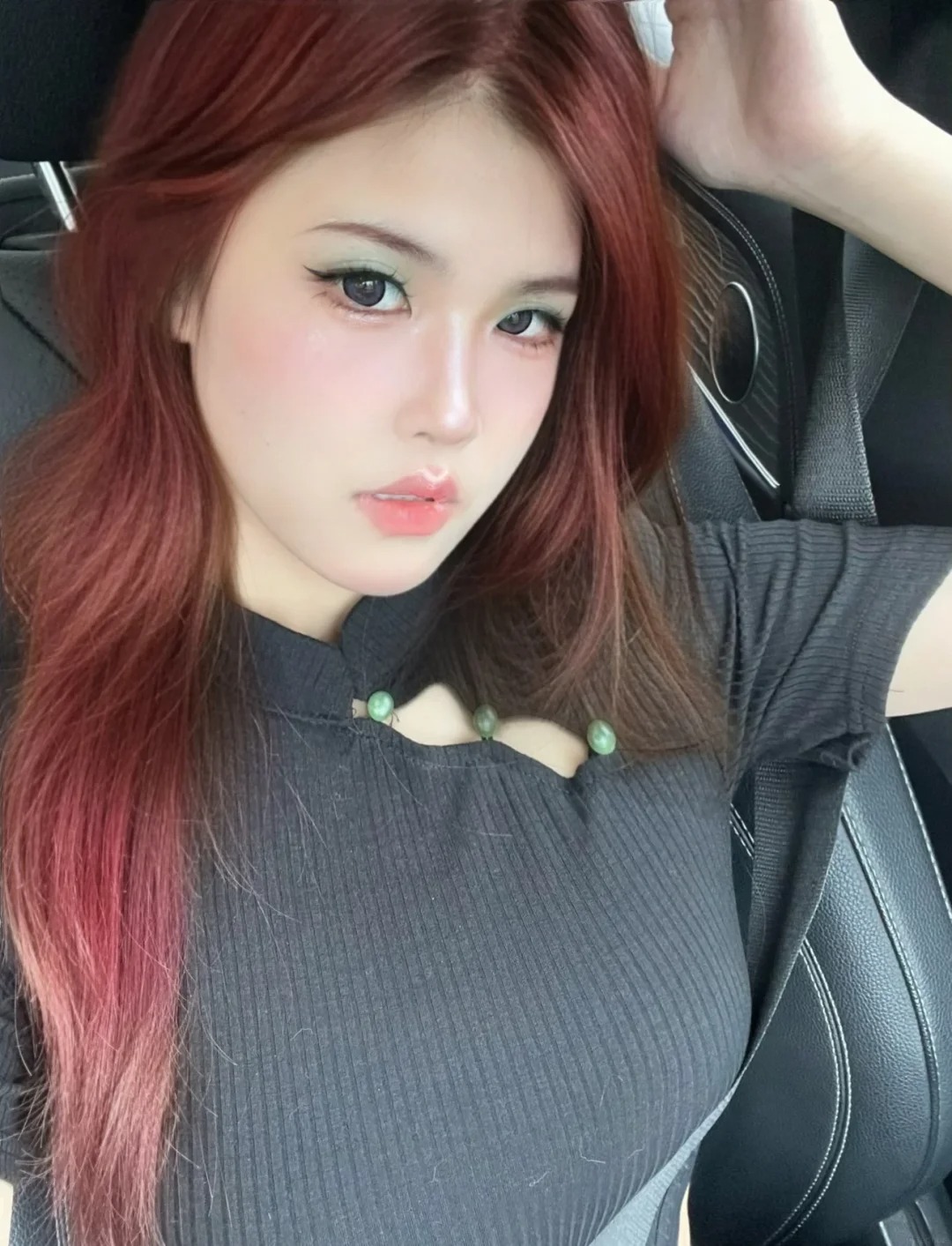Bận rộn, áp lực, bù lại cô có mức lương mà nhiều người ao ước.