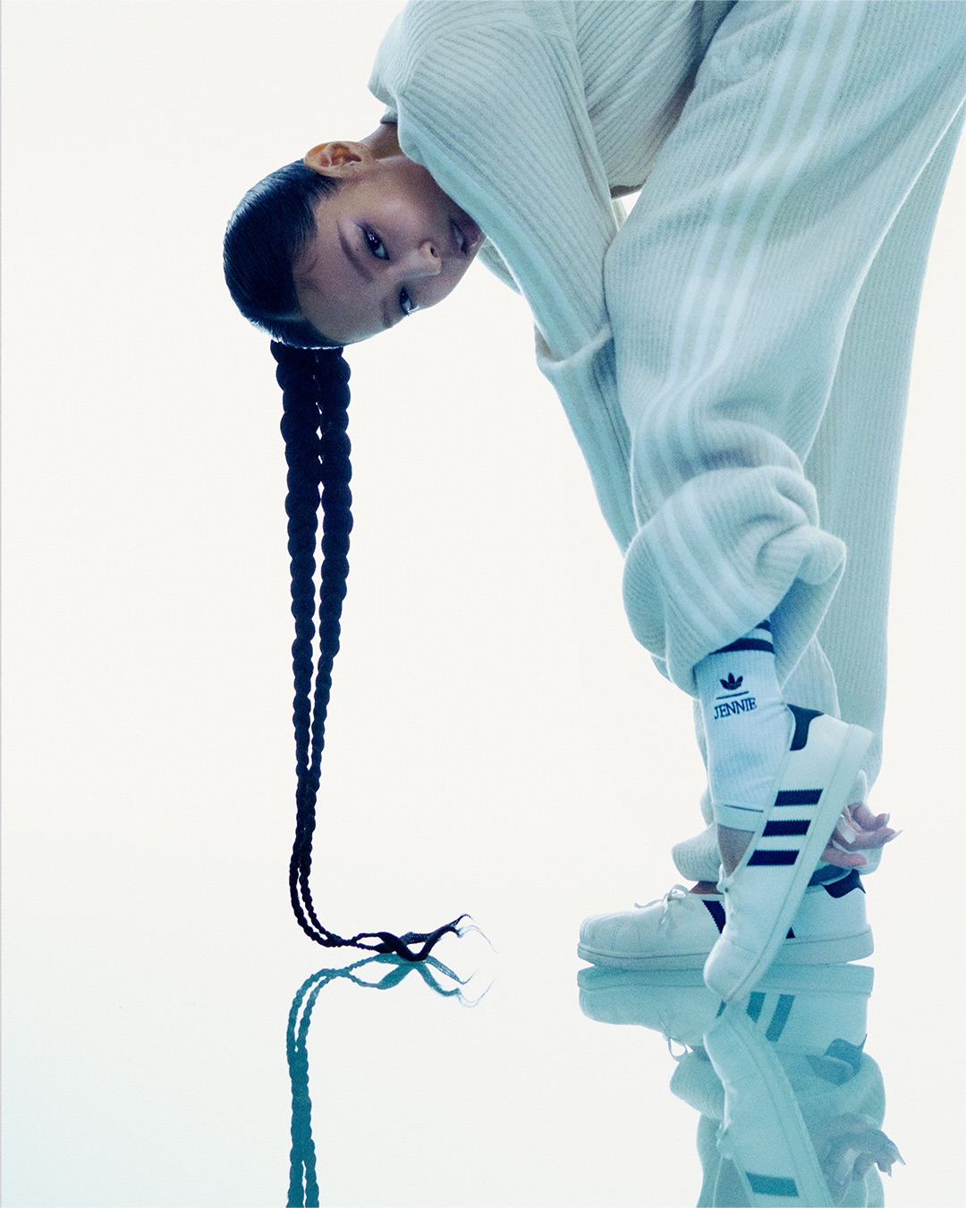 adidas Originals by JENNIE là dự án đầu tay do nữ idol dành trọn một năm tâm huyết đồng thiết kế cùng hãng.