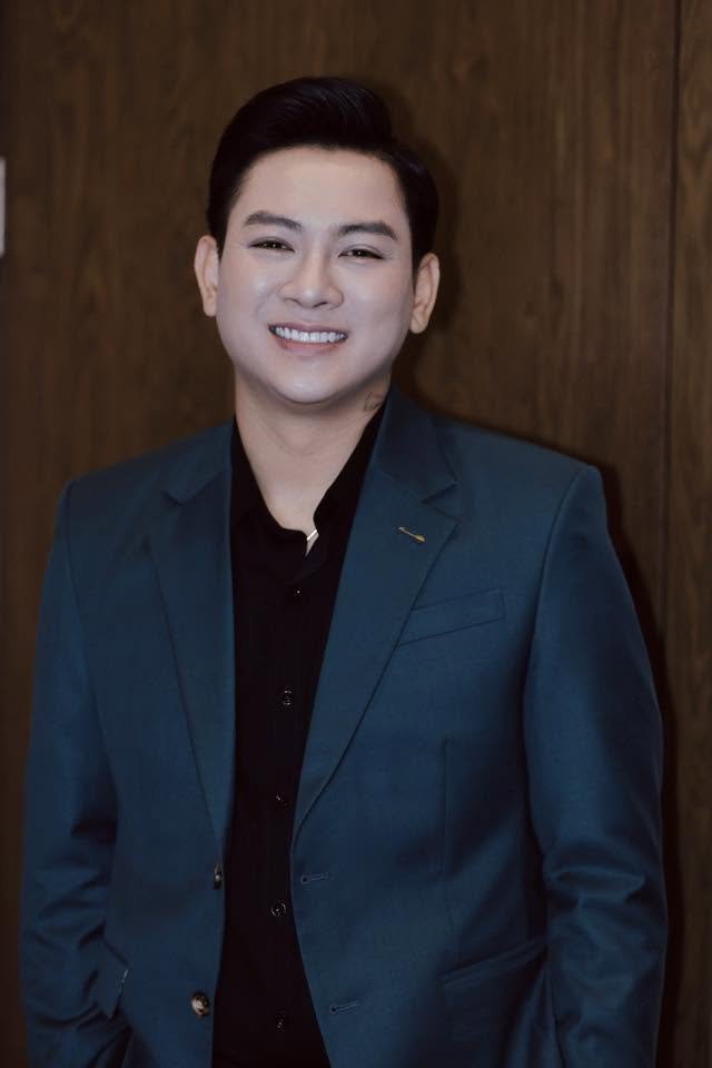 Nhiều người hâm mộ cũng bày tỏ niềm vui khi chứng kiến Hoài Lâm có những thay đổi tích cực trong cuộc sống sau nhiều năm thăng trầm