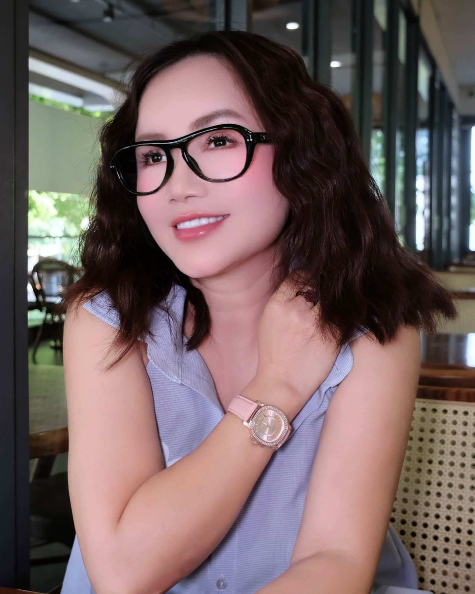 Sao Vbiz làm mẹ đơn thân sau 4 lần ly hôn, từng bị chồng cũ đánh gãy mũi