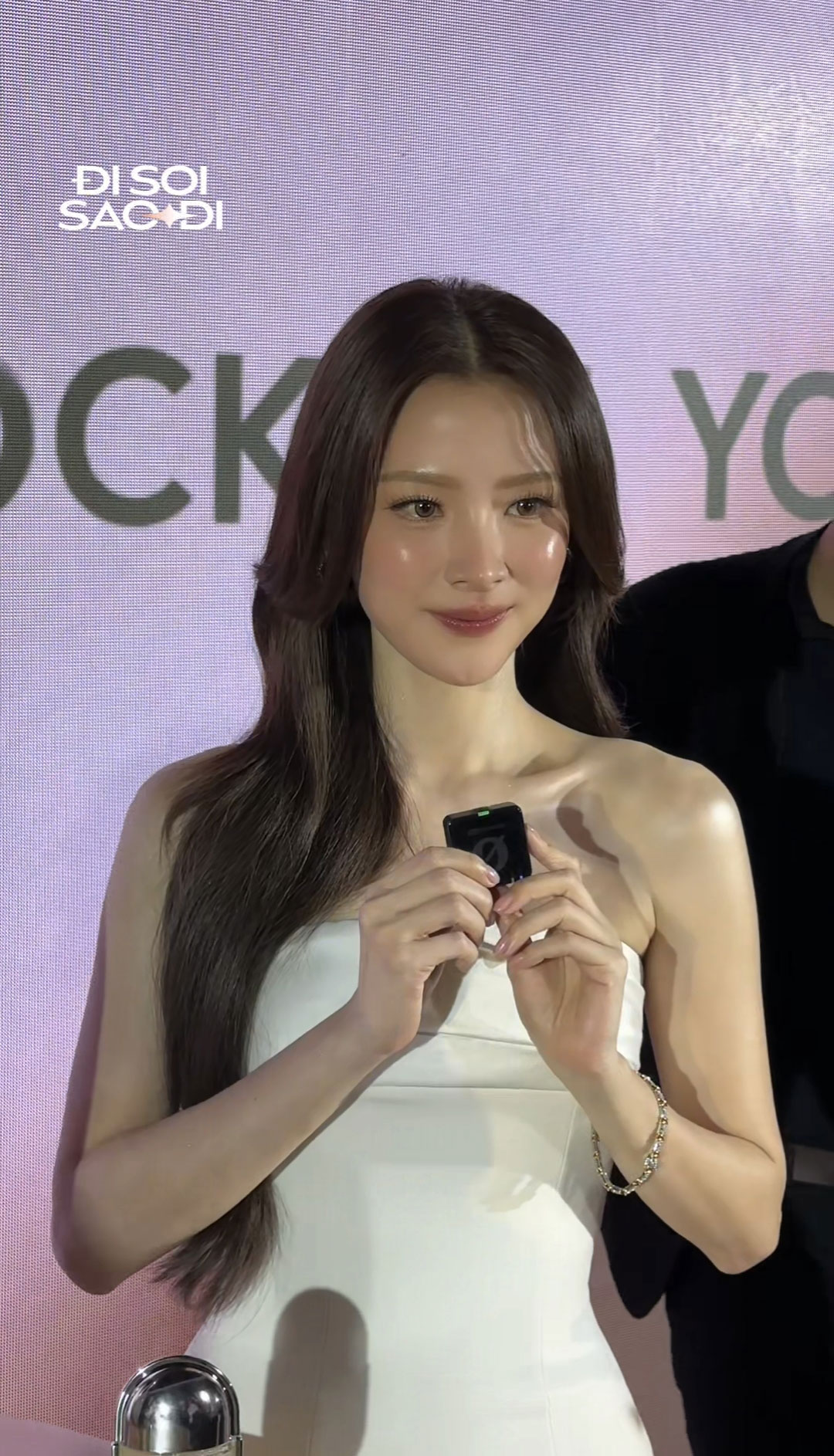 Tinh hoa mỹ nhân showbiz hội tụ: Tiểu Vy, Thanh Thuỷ phát sáng, Chi Pu đẹp chẳng kém Baifern Pimchanok