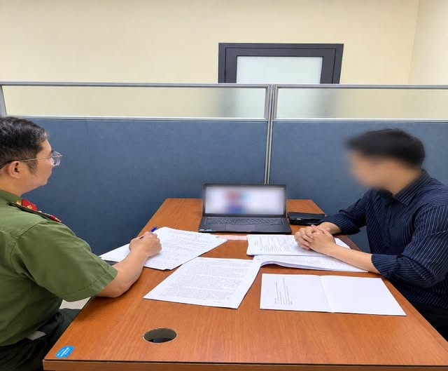 Chủ tài khoản YouTube là Đ.X.H. làm việc tại cơ quan Công an. Ảnh: Công an thành phố Hà Nội