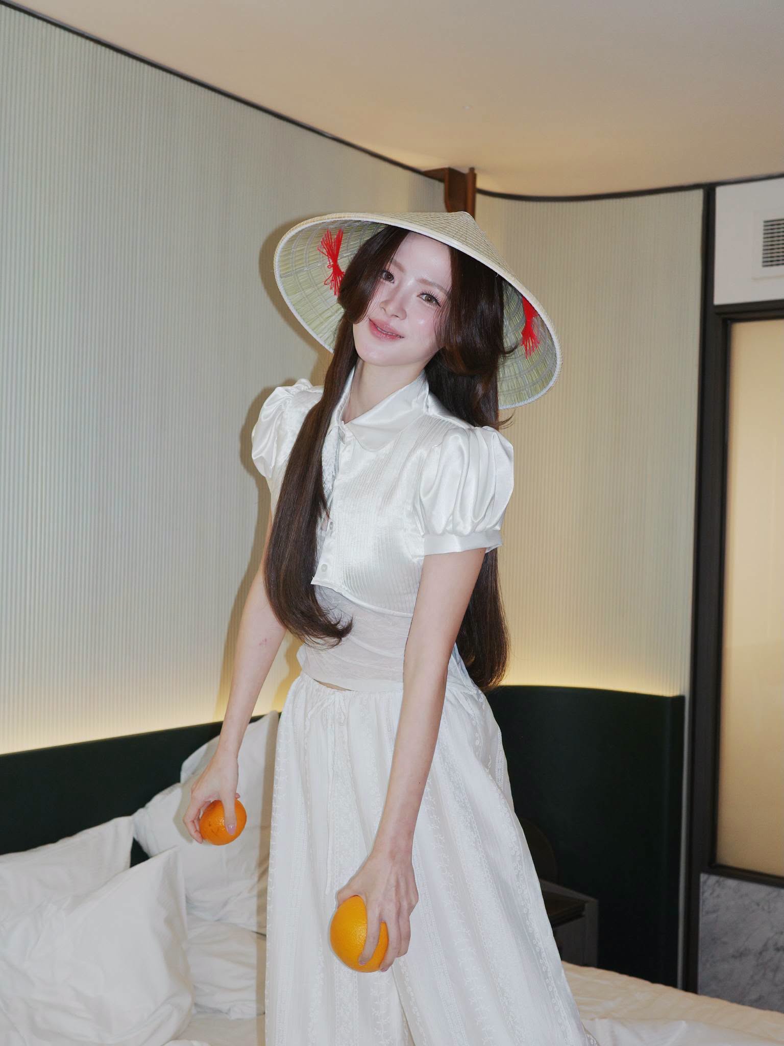 Baifern Pimchanok đẹp từ gương mặt đến vóc dáng, gu ăn mặc lại càng tôn trọn lợi thế trời cho