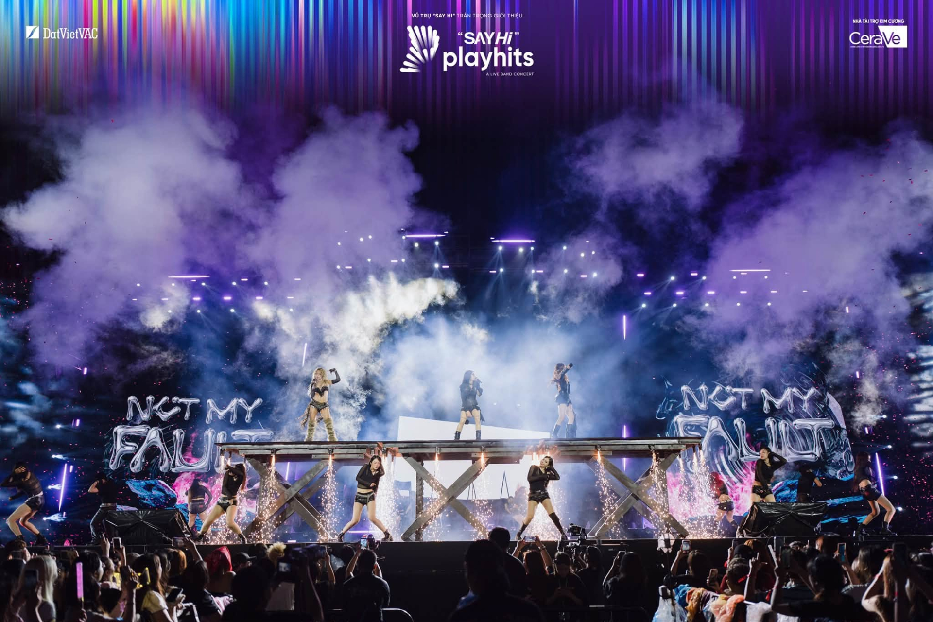 Tối 13/9, concert Say Hi PlayHits tổ chức tại TP.HCM quy tụ hàng nghìn khán giả cùng dàn nghệ sĩ được giới thiệu đến từ Vũ trụ Say Hi