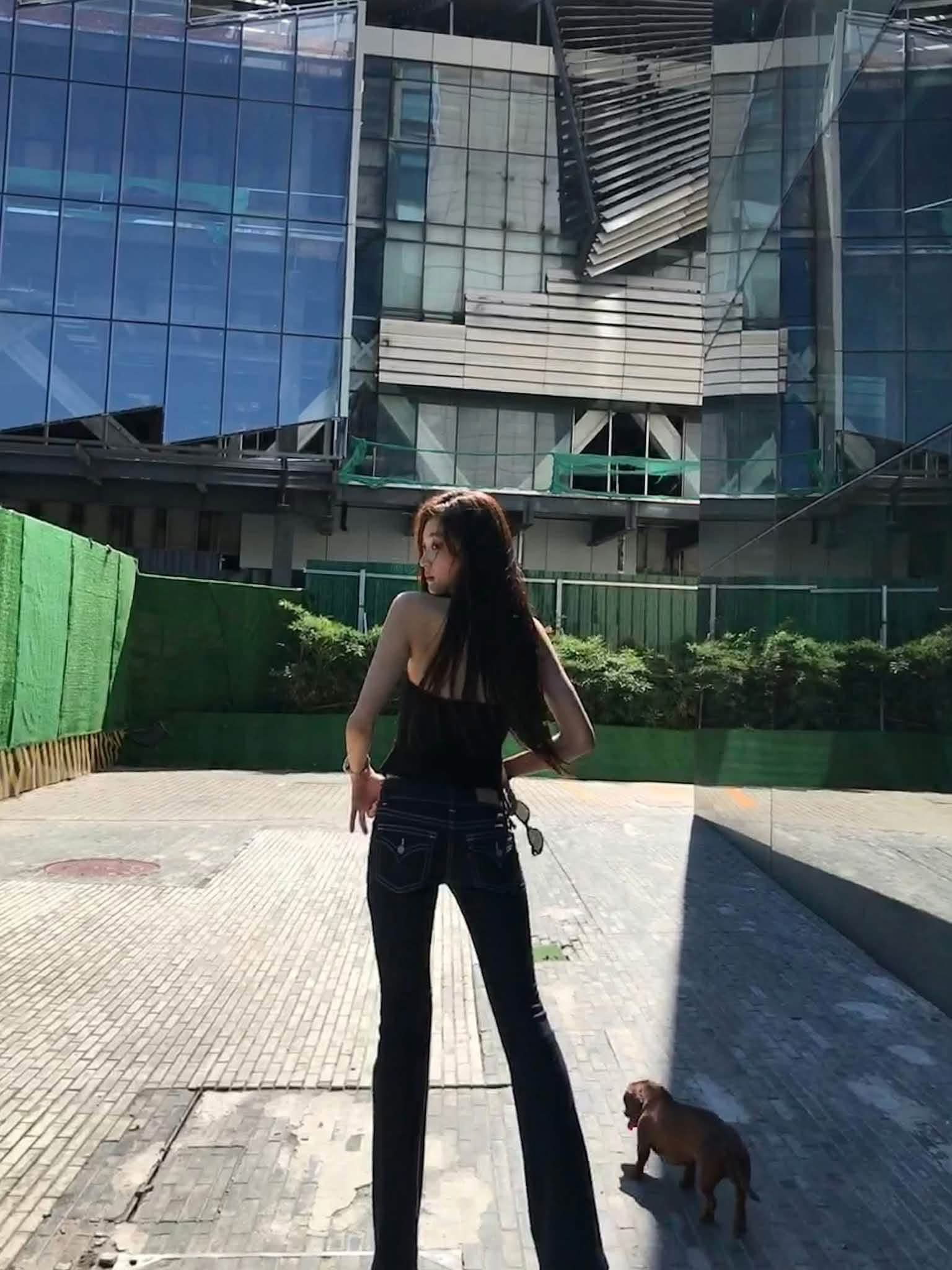 Đặc biệt, ngay cả những khoảnh khắc cam thường chụp từ sau lưng, tỷ lệ của