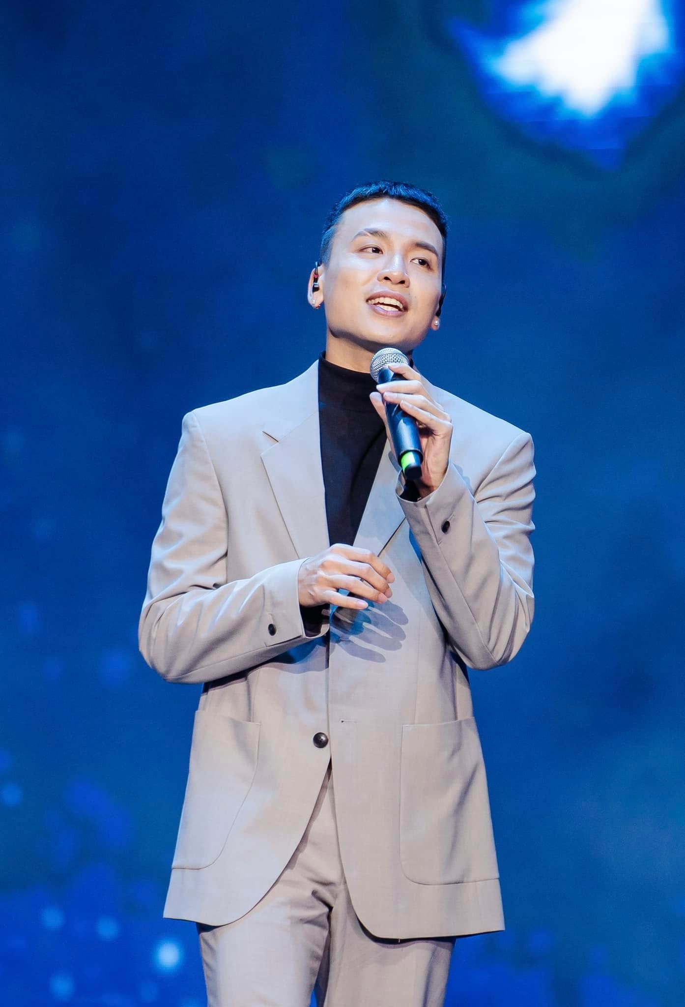 Quách Văn Thơm từng có thời gian làm phóng viên song song với việc hoạt động âm nhạc 
