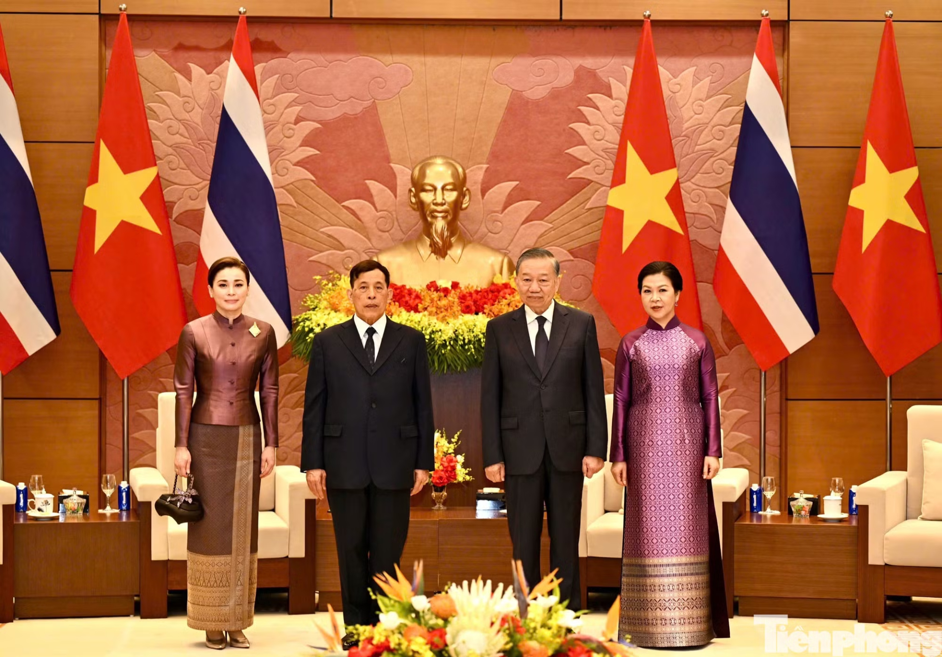 Tổng Bí thư, Chủ tịch nước Tô Lâm và Phu nhân chủ trì lễ đón chính thức Quốc vương Thái Lan Maha Vajiralongkorn và Hoàng hậu Suthida tại Nhà Quốc hội sáng 15/9. (Ảnh: Như Ý)