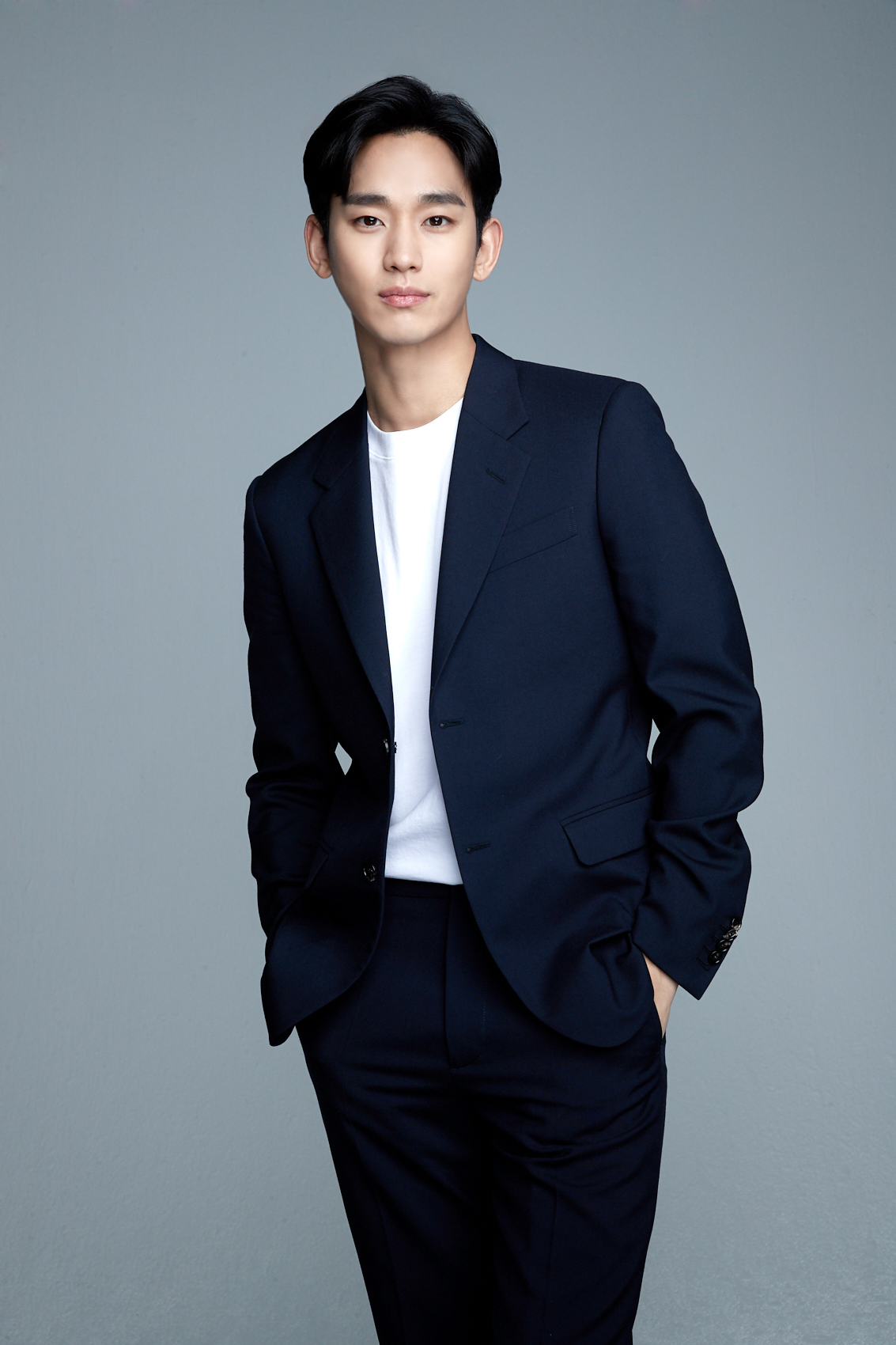 Hiện tại, tranh cãi xoay quanh sự xuất hiện của Kim Soo Hyun tại AAA 2026 vẫn tiếp diễn trên mạng xã hội.