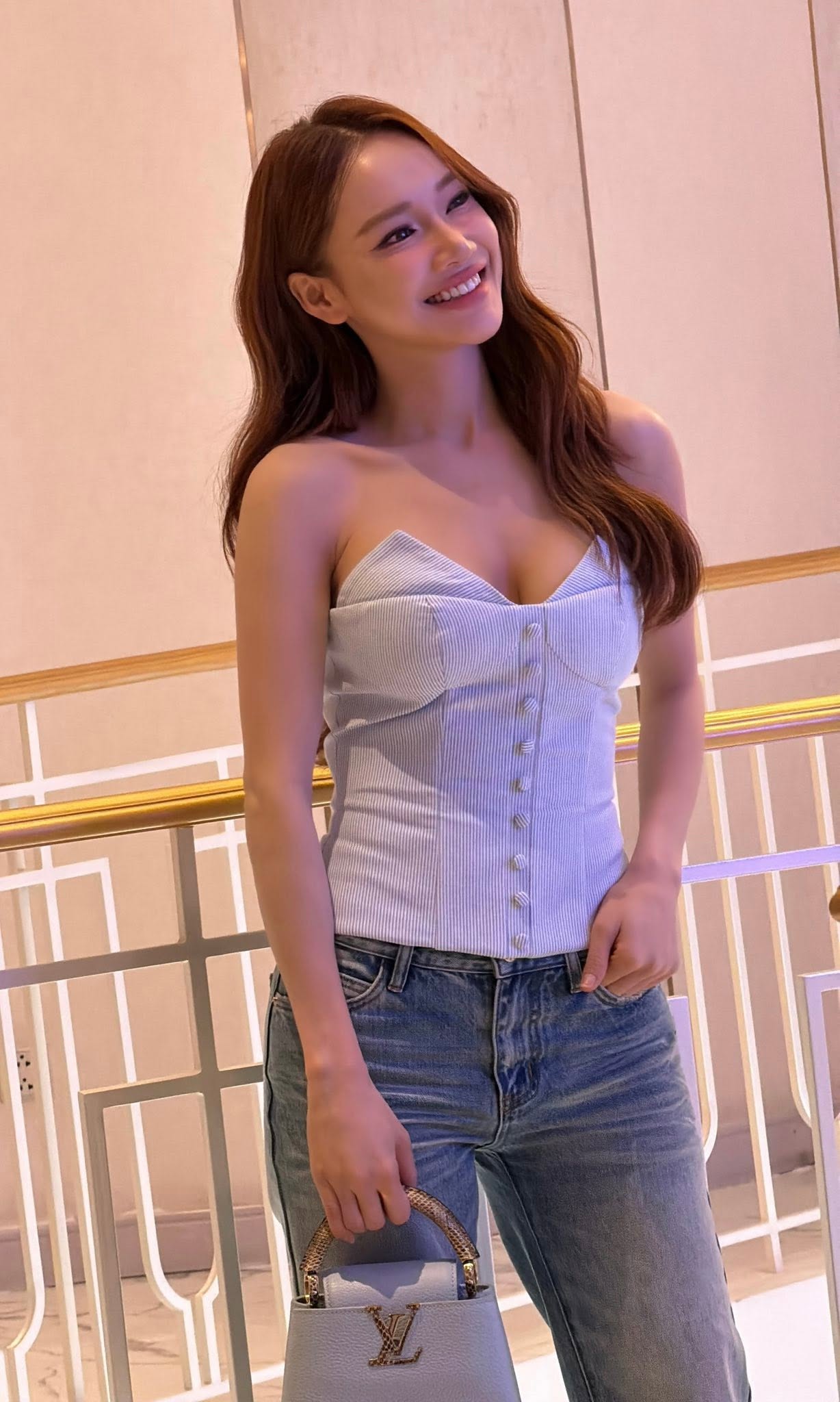 Chiếc túi mà Nhã Phương cất tủ nhiều năm.