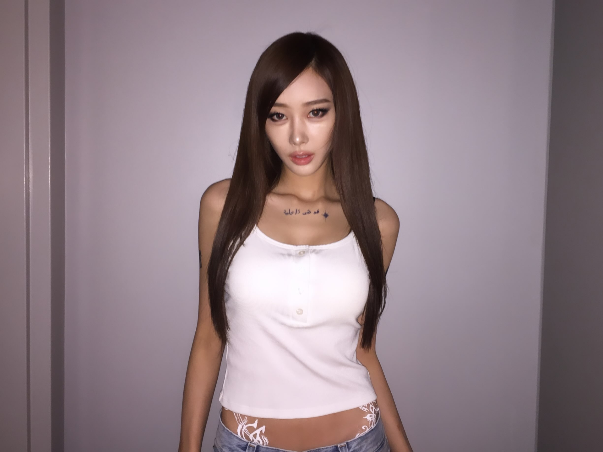 Giselle (aespa) tiếp tục trở thành cái tên được bàn tán trên mạng xã hội trong những ngày qua, khi loạt hình ảnh nữ thần tượng đăng tải trên Instagram cá nhân đang nhận về vô số ý kiến trái chiều từ cư dân mạng