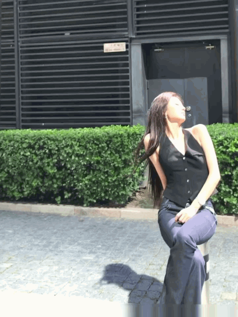 Nữ chính ngôn tình hot nhất mùa hè 2026: 65% cơ thể là chân, dáng đẹp như