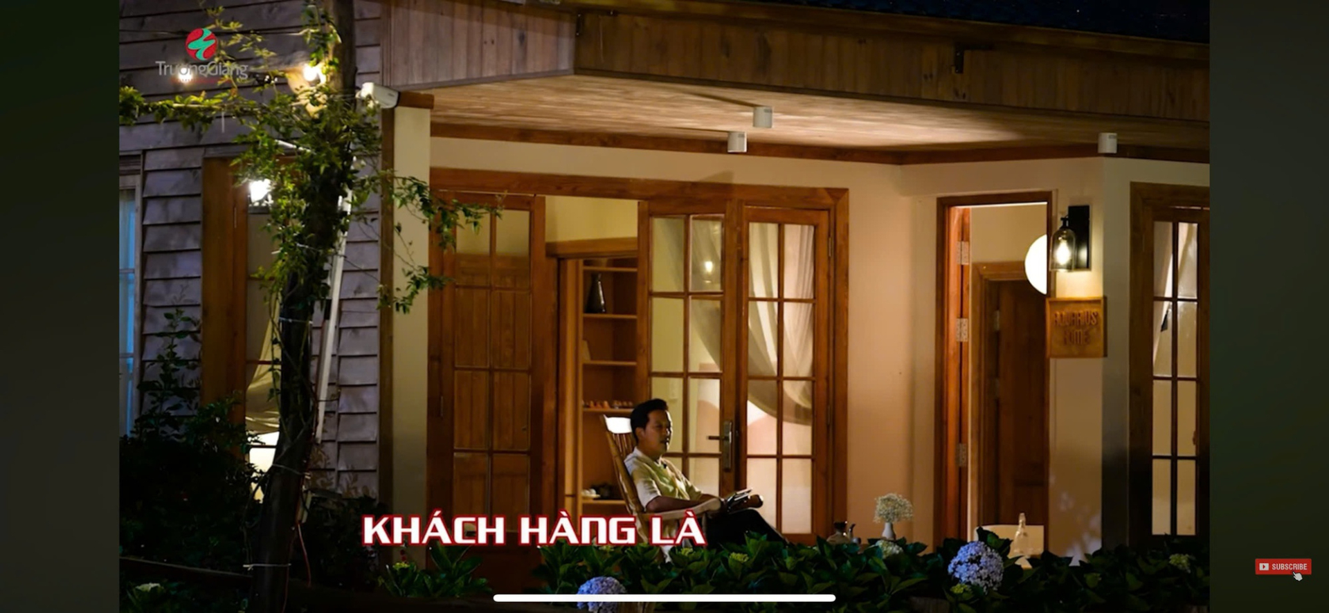 Khoảng hiên trước nhà rộng rãi, là nơi lý tưởng để thư giãn, ngắm cảnh
