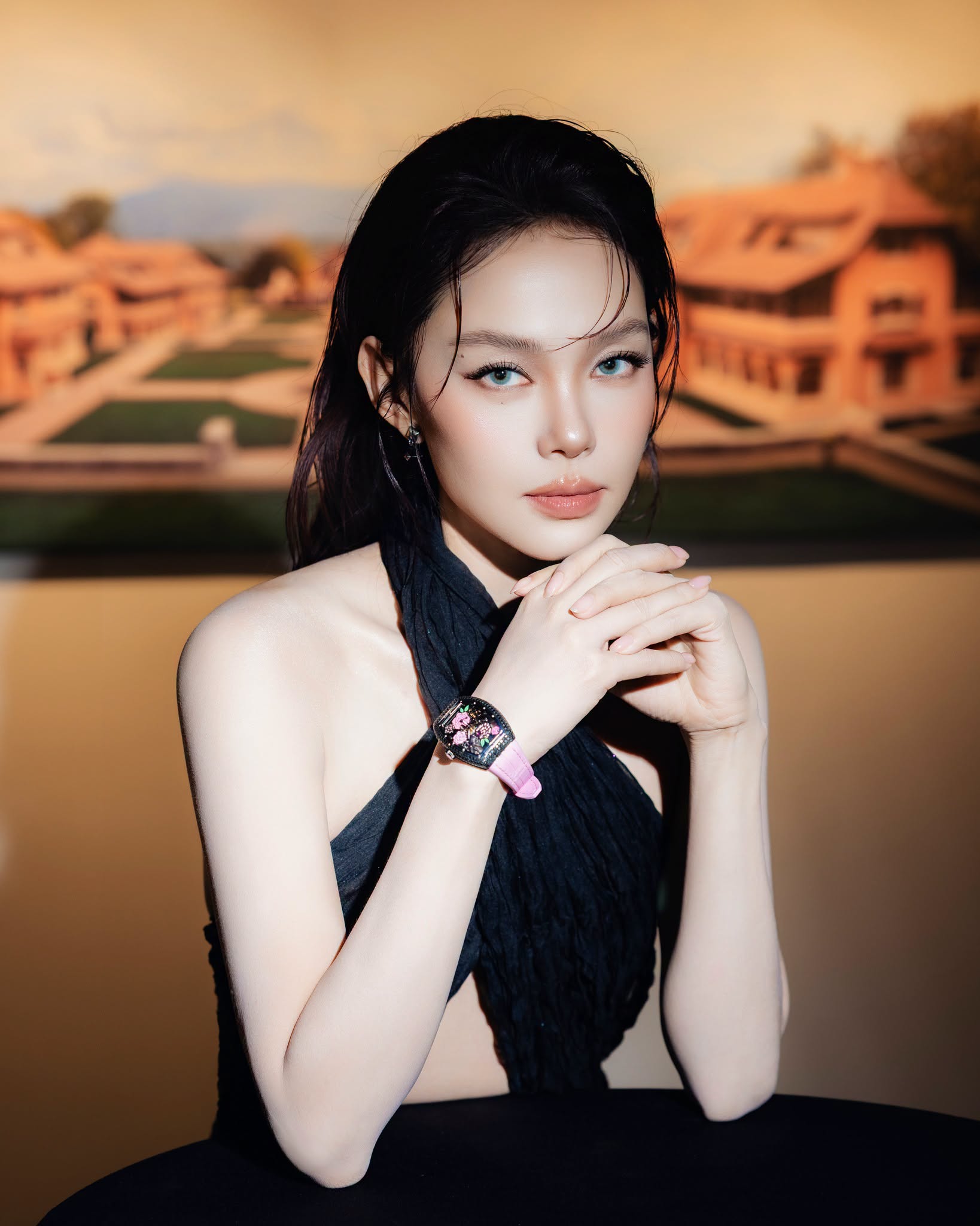 Sau 23 năm hoạt động nghệ thuật, Minh Hằng vẫn duy trì sức hút khi liên tục thử sức ở nhiều lĩnh vực, từ âm nhạc, diễn xuất đến sản xuất phim