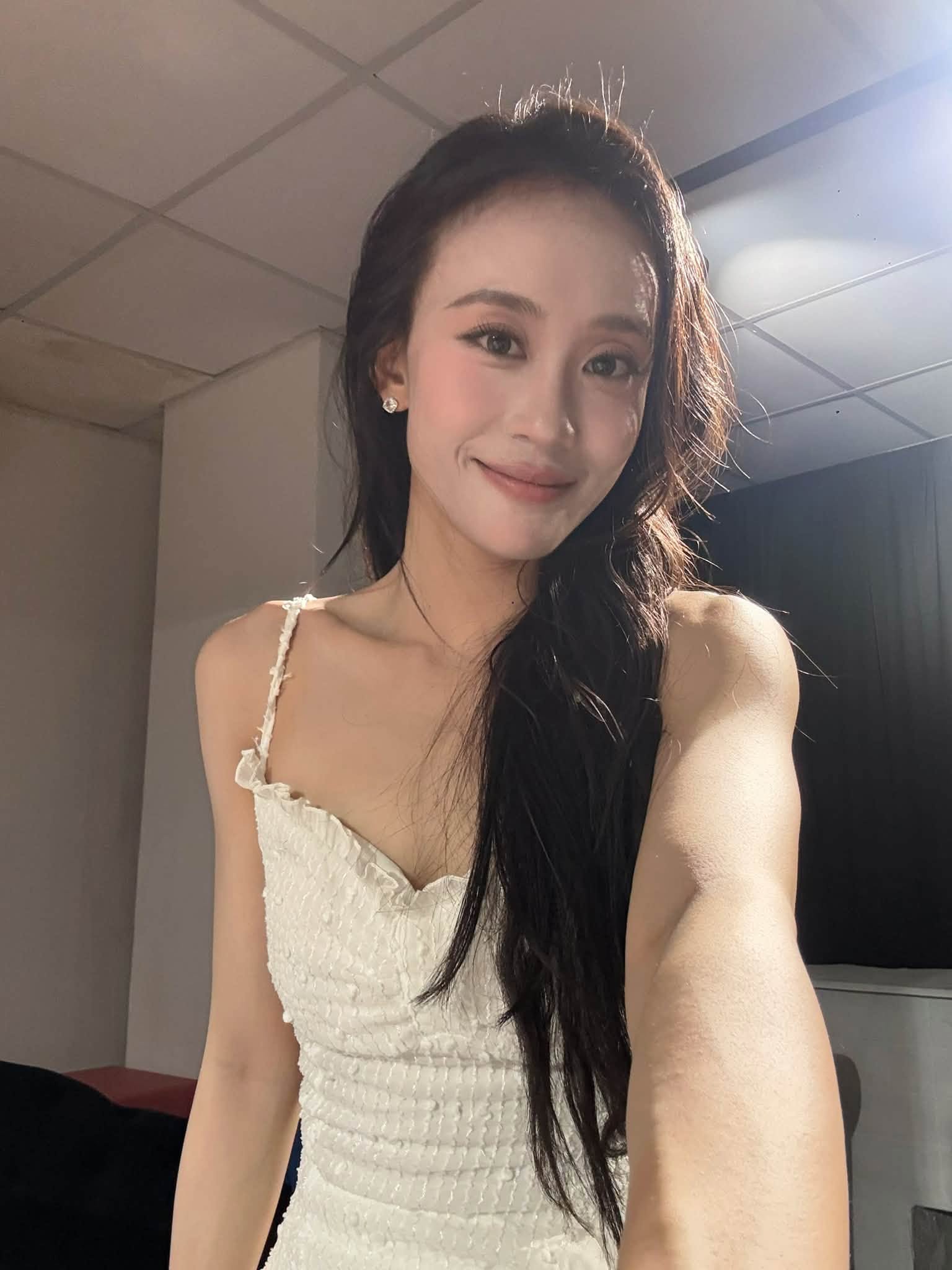 Dancer Kim Anh đã được rút khỏi tất cả các dự án tiếp theo của chương trình Anh Trai Vượt Ngàn Chông Gai 2026 sau những hành động tranh cãi trên mạng xã hội