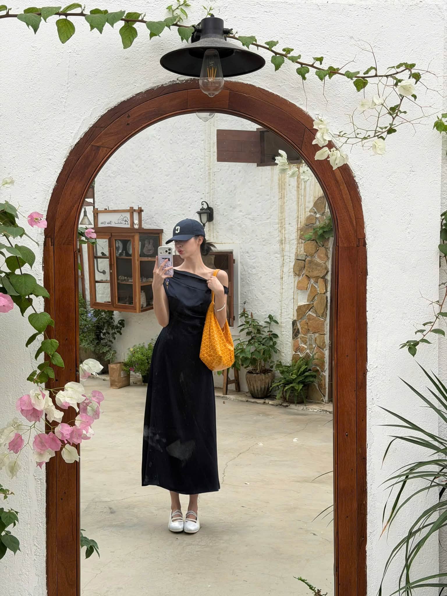 Mỹ nhân Vbiz gương mặt ngọt ngào như búp bê Barbie, mỗi lần lên đồ là một lần thị phạm mặc đẹp