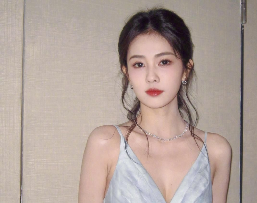 Thân phận cả showbiz chỉ một mình Bạch Lộc mới có