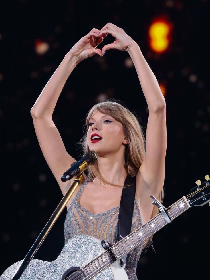 Không chỉ thành công trên các nền tảng âm nhạc, Taylor Swift còn nguồn thu lớn qua hàng loạt chuyến lưu diễn quy mô lớn