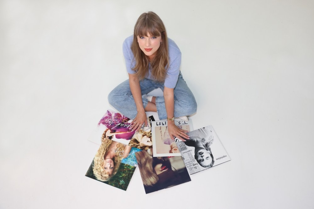 Tháng 5/2025, nữ ca sĩ công bố đã mua lại bản quyền sáu album đầu tiên được cho là có giá trị khoảng 300 triệu USD