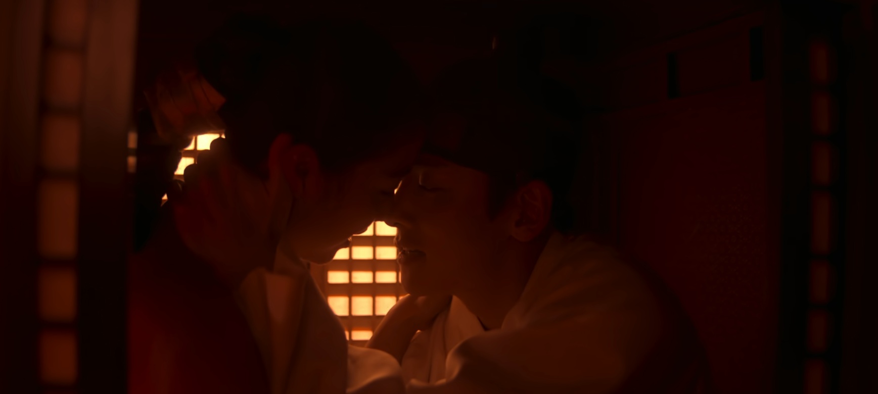 The Scandal: Nồi lẩu thập cẩm gắn mác 19+, cảnh nóng vượt mức cho phép 