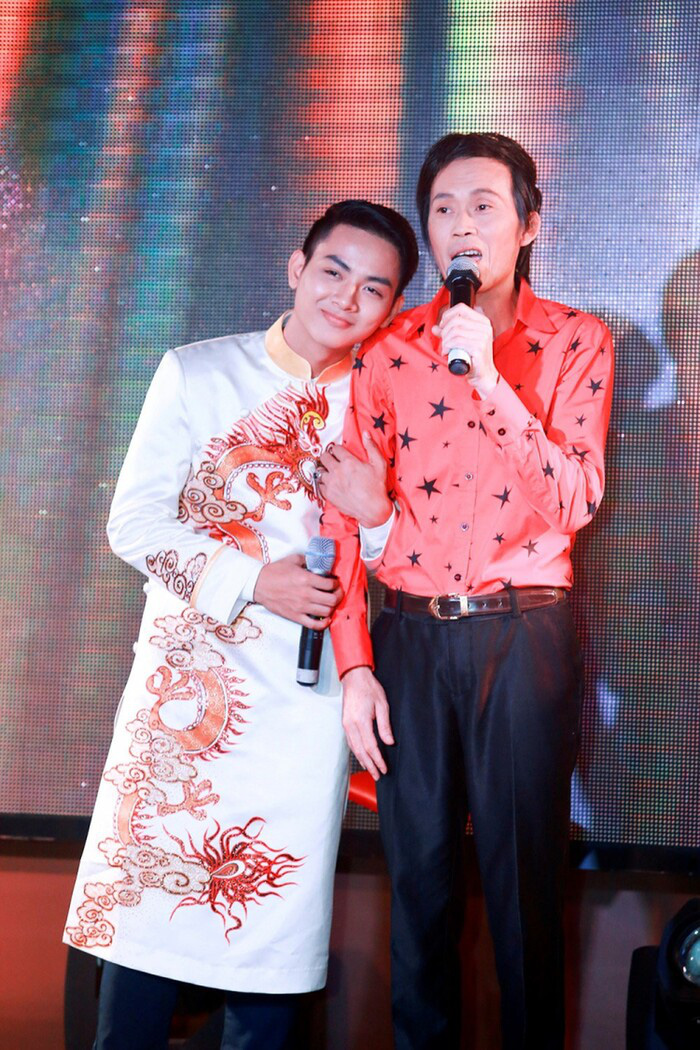 Hoài Linh và Hoài Lâm vốn có mối quan hệ cha con nuôi, từng được biết đến là một cặp cha con nổi tiếng trong showbiz Việt