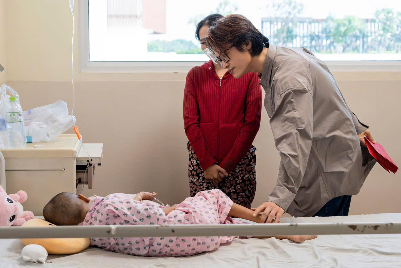 Những khoản đóng góp từ hàng tỷ đến hàng chục tỷ đồng đã được nam ca sĩ âm thầm gửi đến các quỹ xã hội, y tế và giáo dục, thực hiện các dự án thiện nguyện quy mô lớn