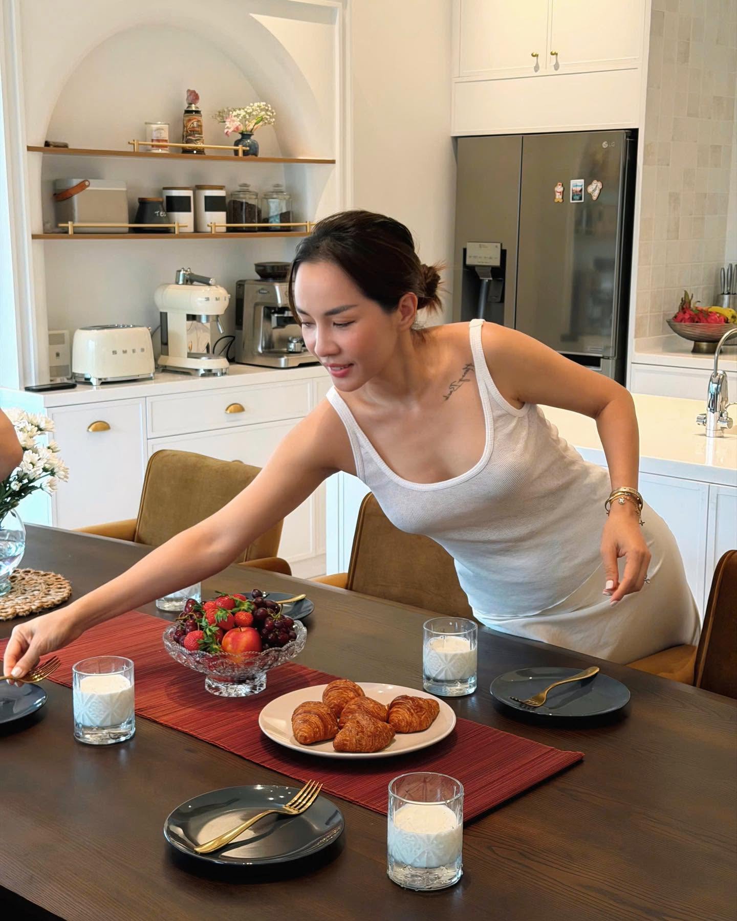 Nam nghệ sĩ Việt cưới vợ miền Tây, sở hữu biệt thự nhà vườn rộng 500m²
