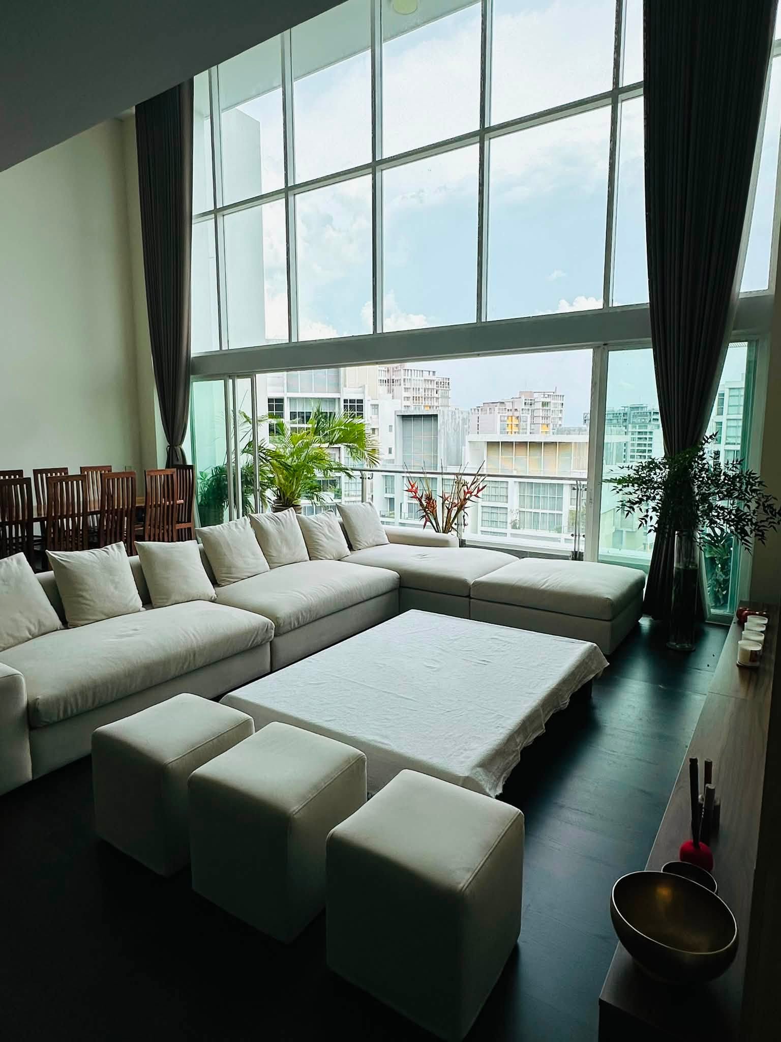 Mỹ nhân Việt cưới chồng Tây hơn 8 tuổi, sống trong penthouse rộng 280m², đẹp xịn từng centimet